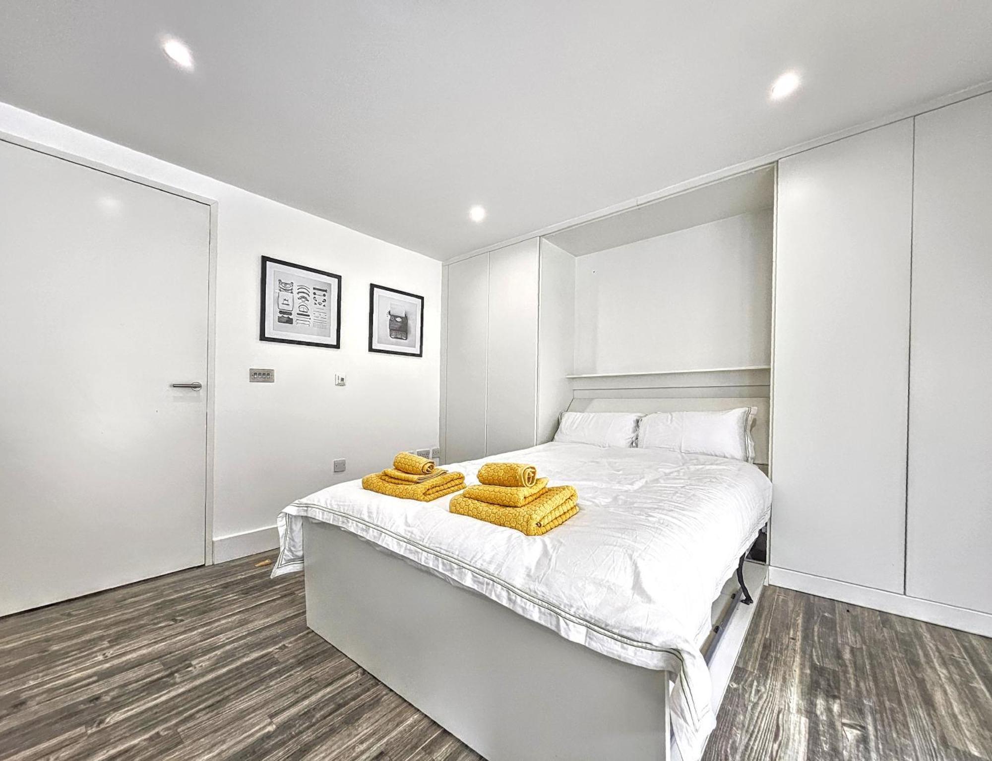 City Waterside, Old Street, Angel, Entire Private Apartment London Exteriör bild