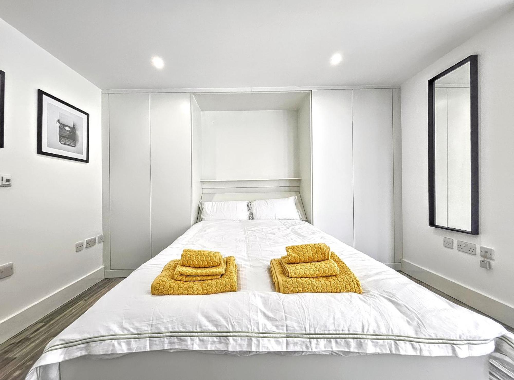 City Waterside, Old Street, Angel, Entire Private Apartment London Exteriör bild